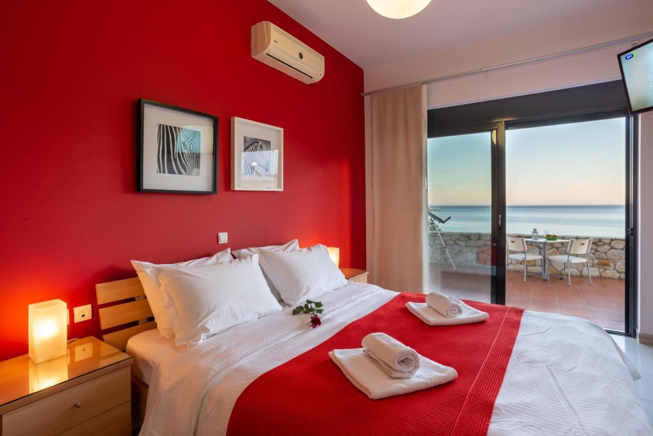 Caravella Luxury Apartments Палеохора Екстер'єр фото