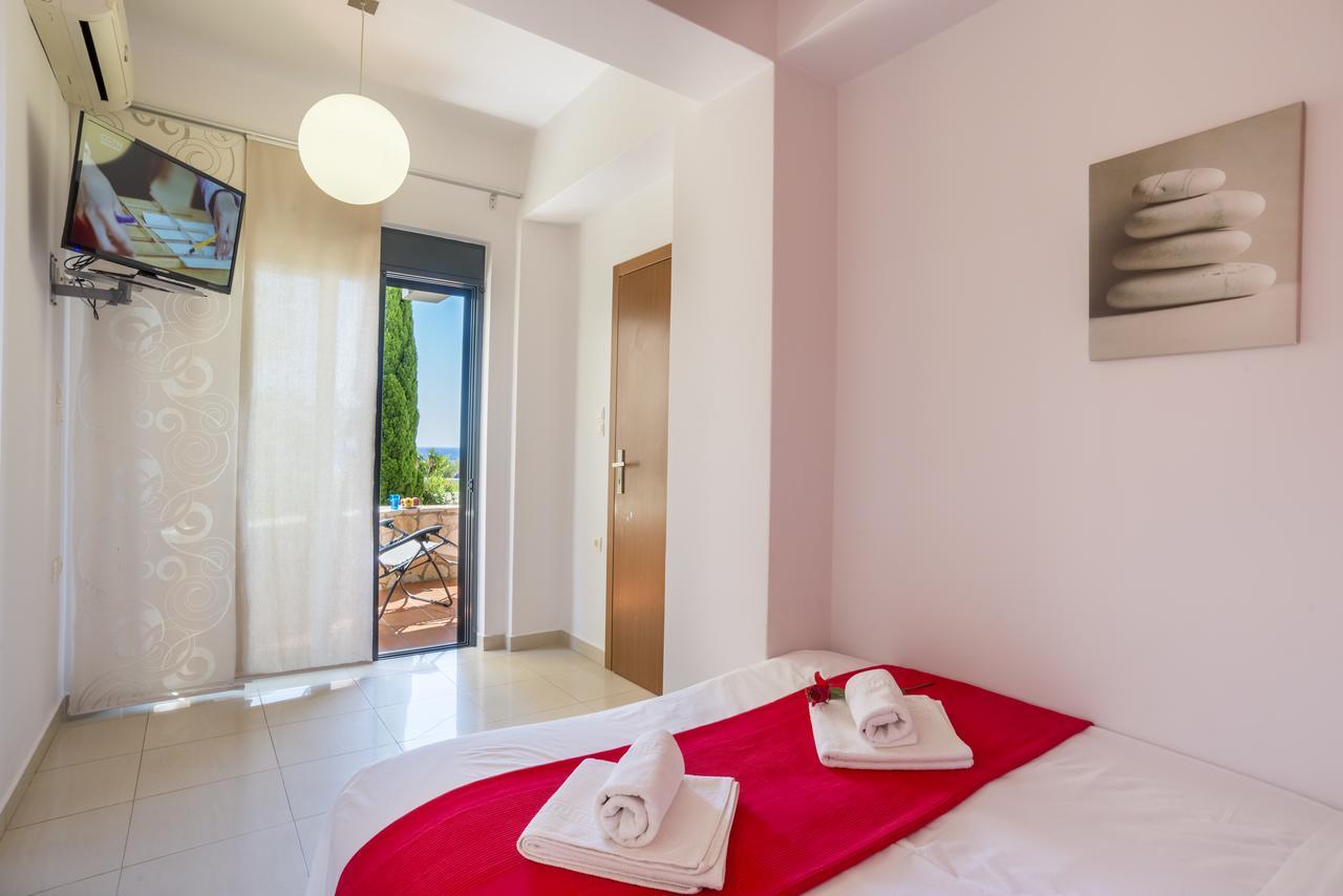 Caravella Luxury Apartments Палеохора Екстер'єр фото